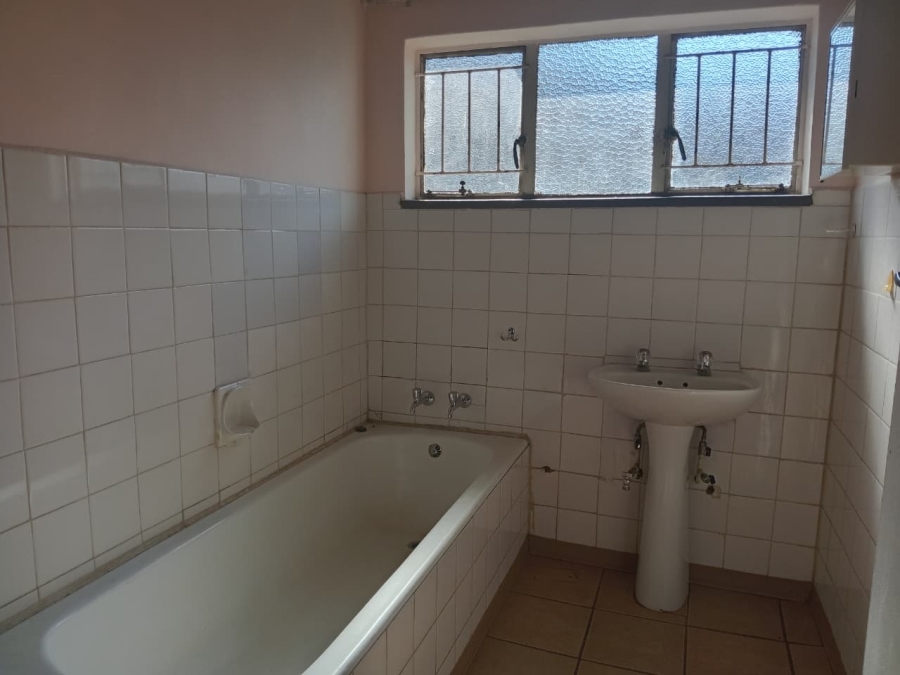 To Let 3 Bedroom Property for Rent in Oos Einde North West